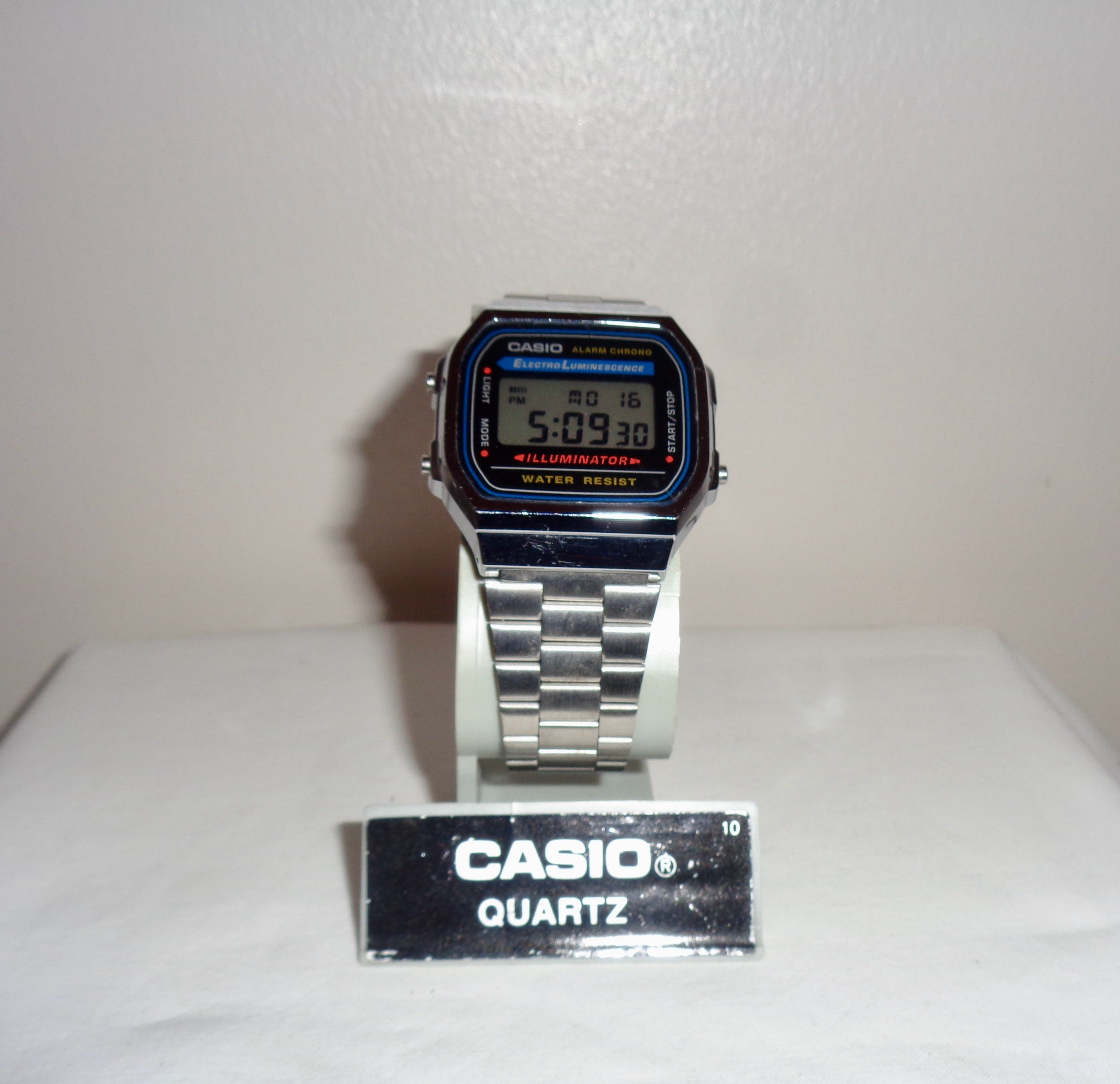 Vintage Casio A168 1572 Illuminator LCD Watch Mullard Antiques and Collectibles