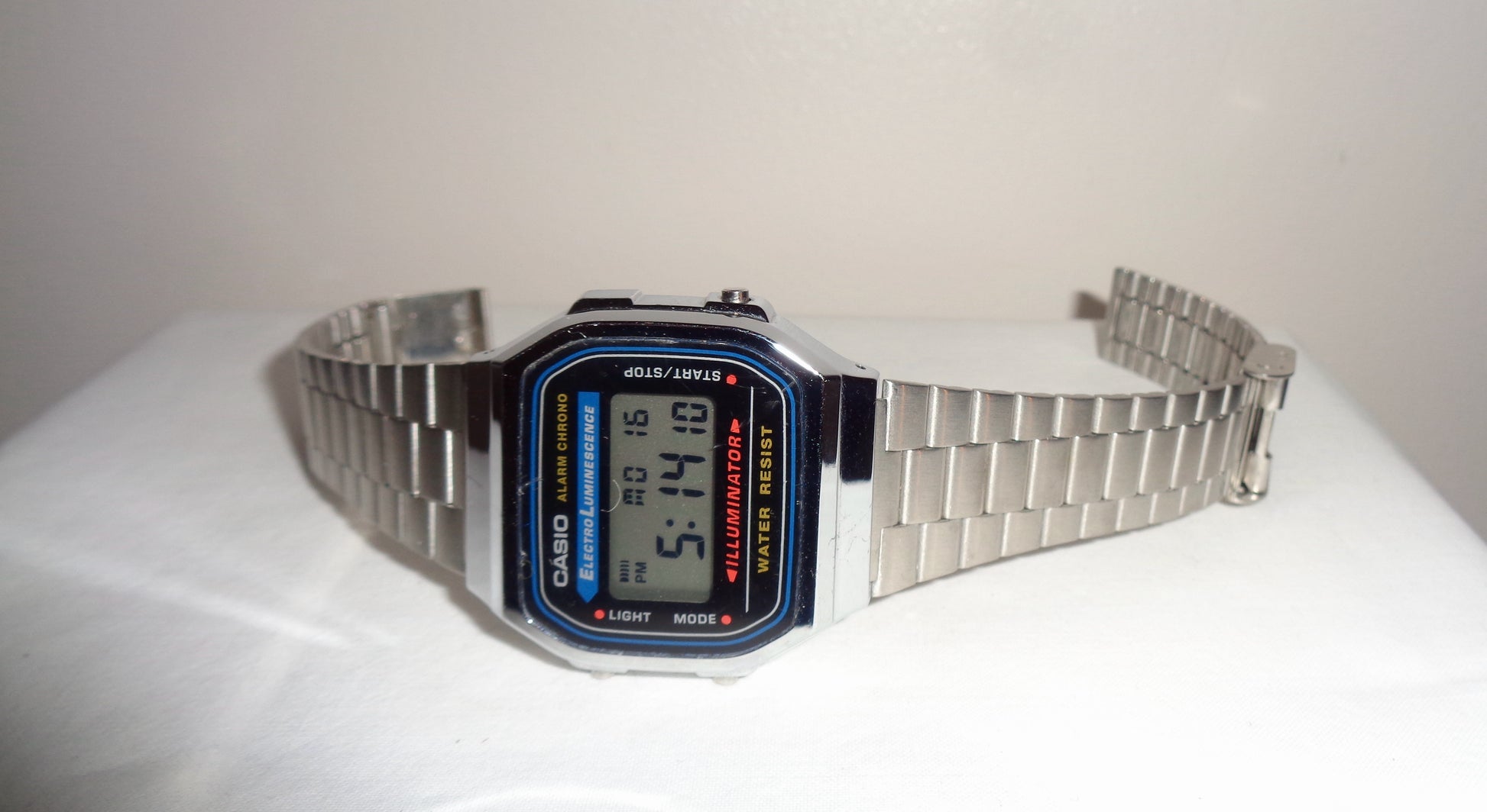 Vintage Casio A168 1572 Illuminator LCD Watch