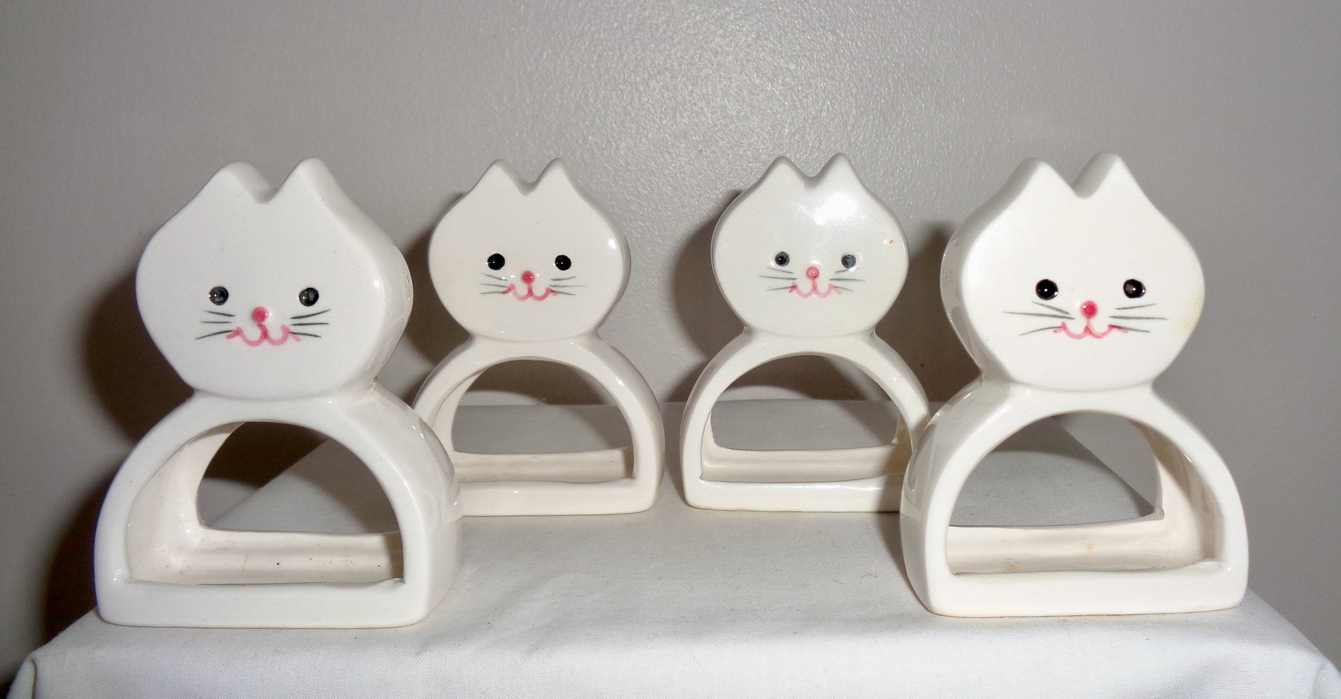 1984 Ron Gordon Designs Ceramic Cat Set Of Four Napkin Rings 