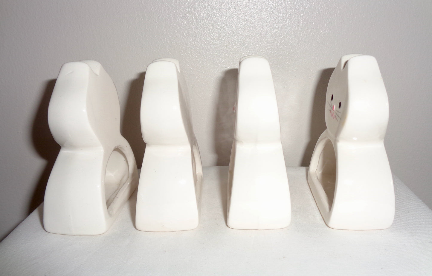 1984 Ron Gordon Designs Ceramic Cat Set Of Four Napkin Rings