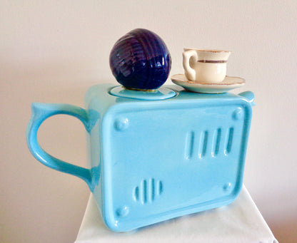 Swineside Teapottery Vintage Bush DAC 90 Radio Novelty Pottery Teapot