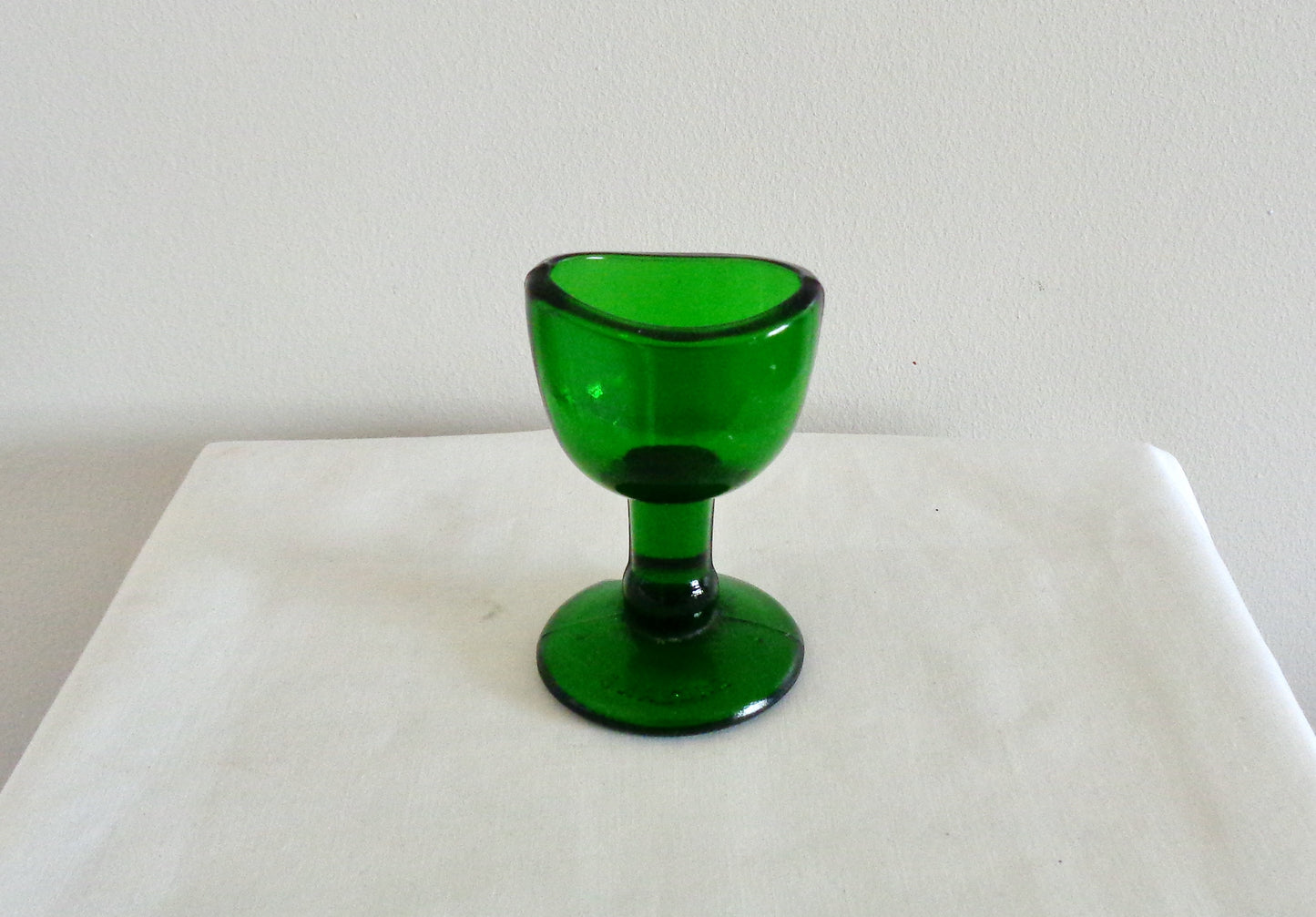 1920s Woods Brothers Green Glass Eye bath Cup