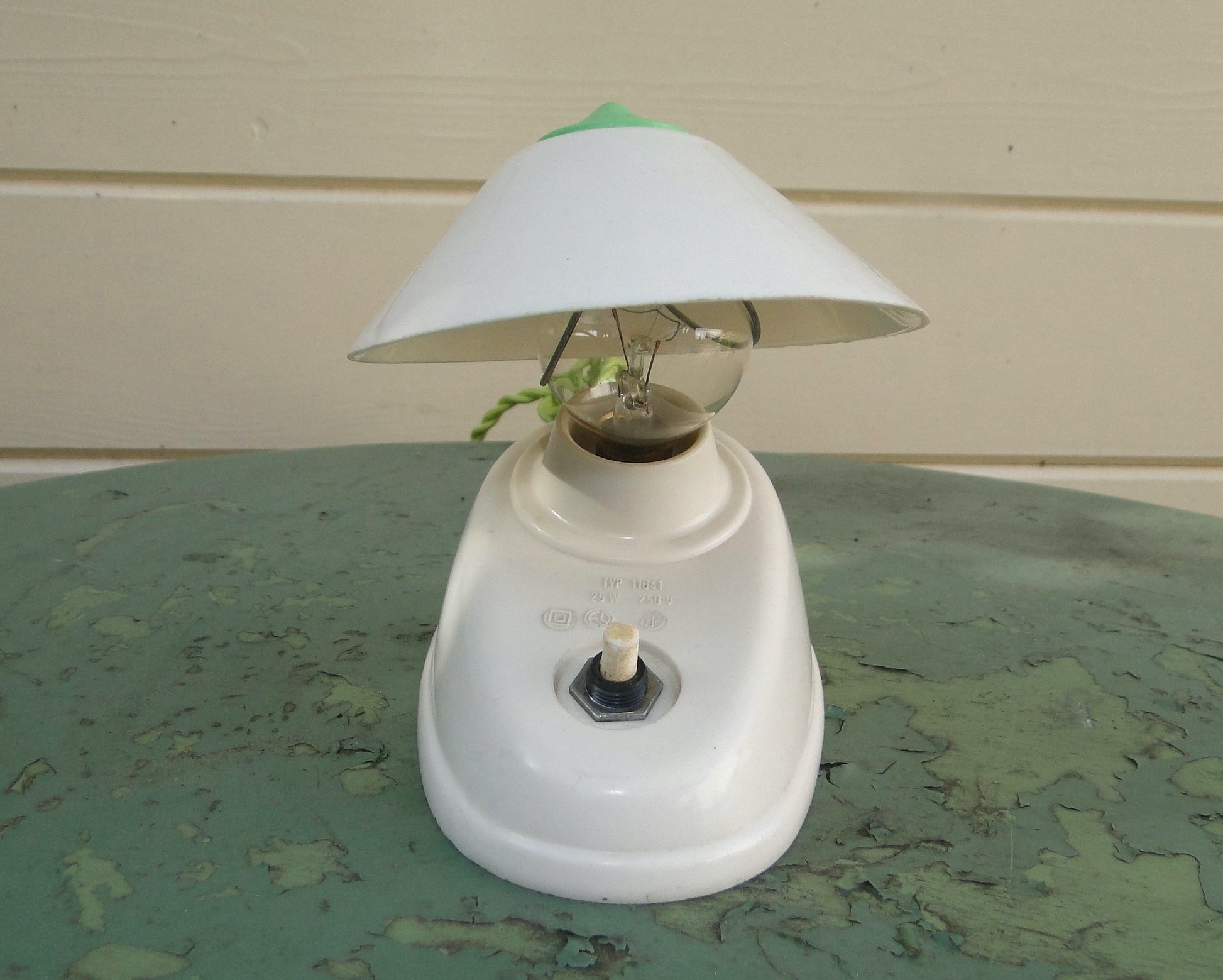 Bauhaus Type 11641 ESC Czechoslovakian Bakelite Table Lamp 