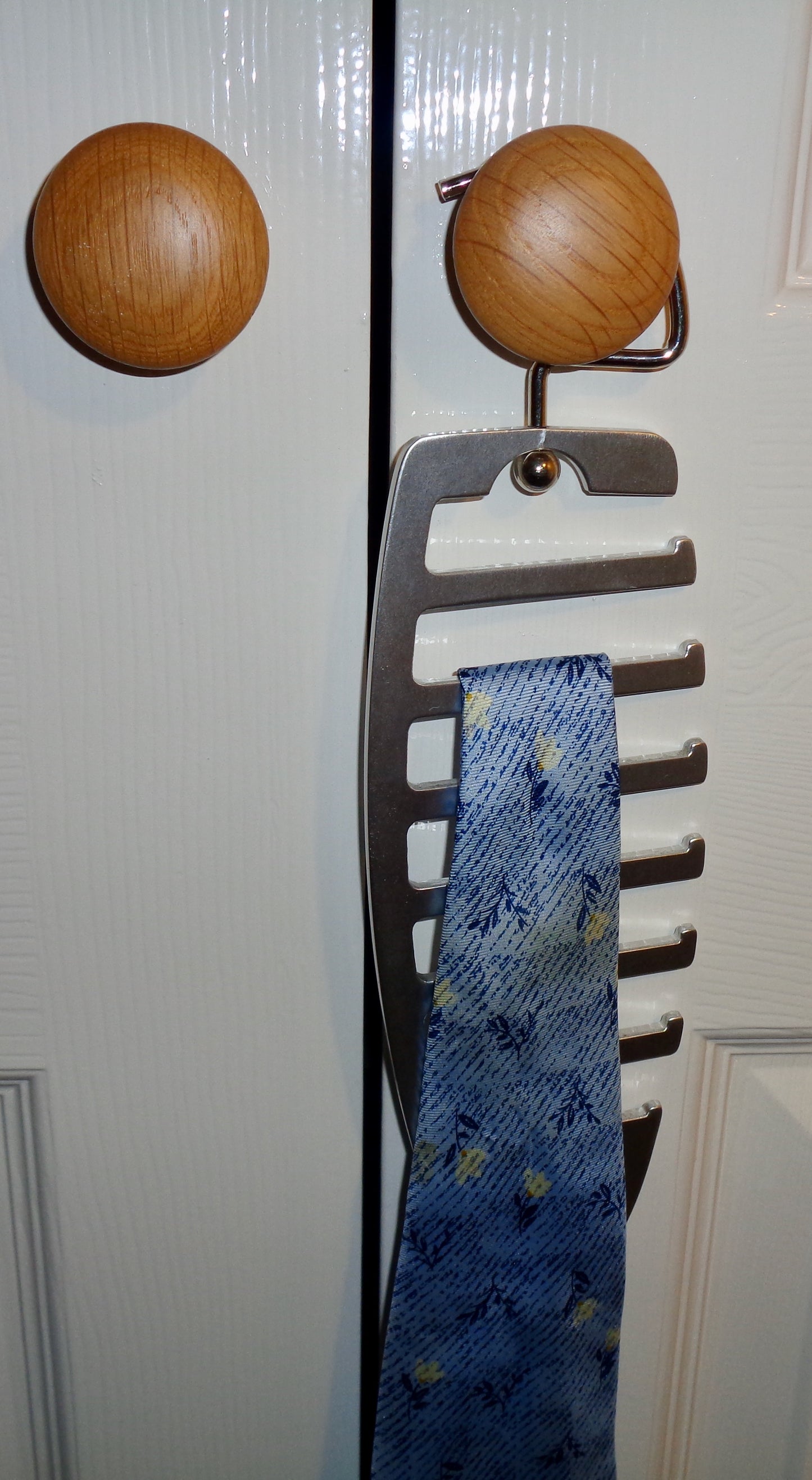 Vintage Metal Tie Rack Hanger. Holds 7 ties