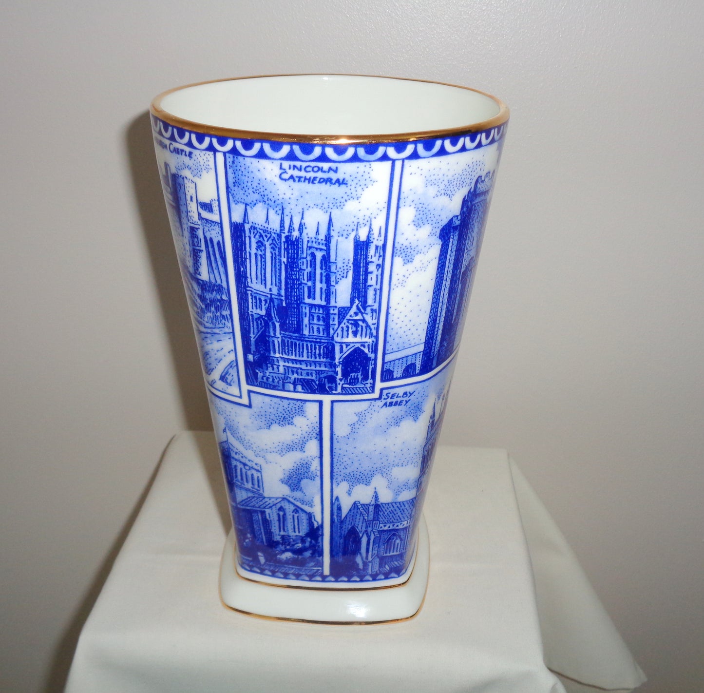 Ringtons Cathedral Landmarks Wade Pottery Vase