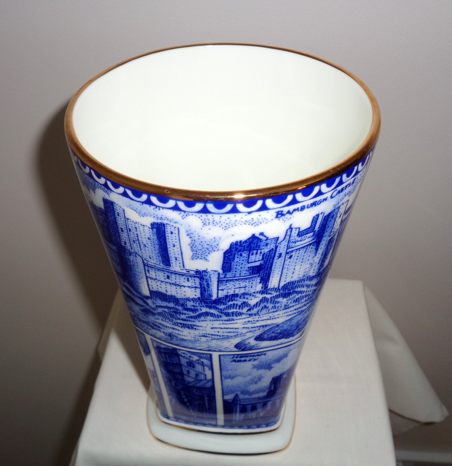Ringtons Cathedral Landmarks Wade Pottery Vase