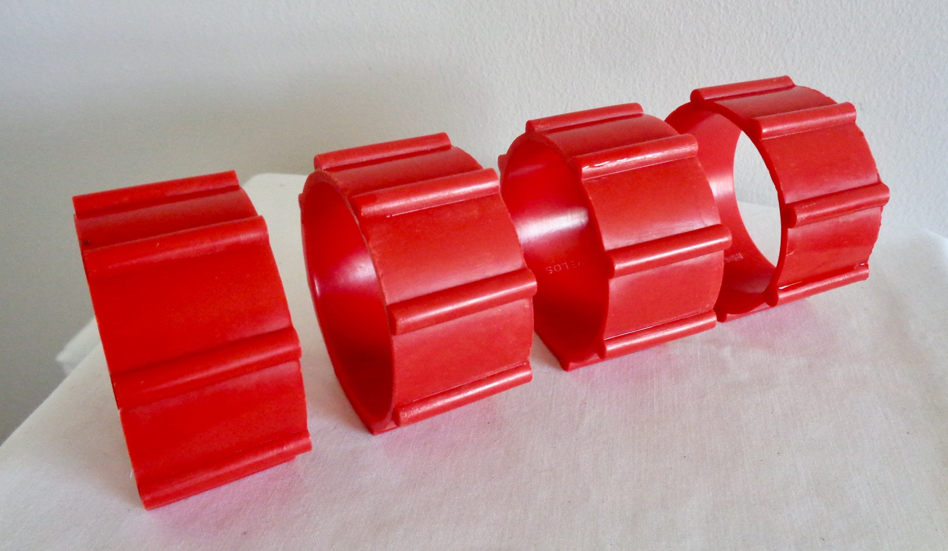 Vintage Set Of Four Boxed Velos Red Bakelite Napkin Rings