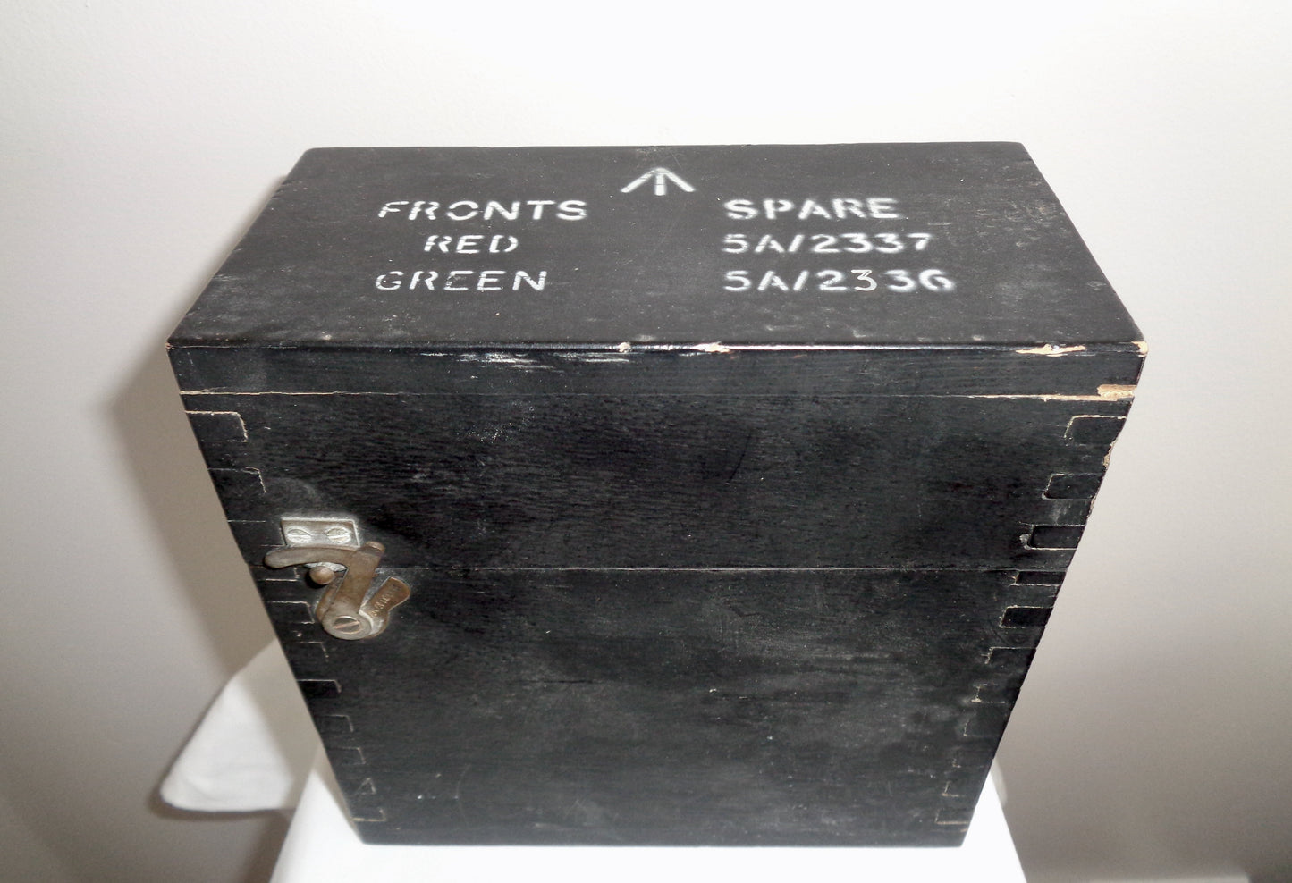 WW2 RAF Red 5A/2337 And Green 5A/2336 Signalling Lamp B Fronts Filters In A 5A/4819 Spares Box