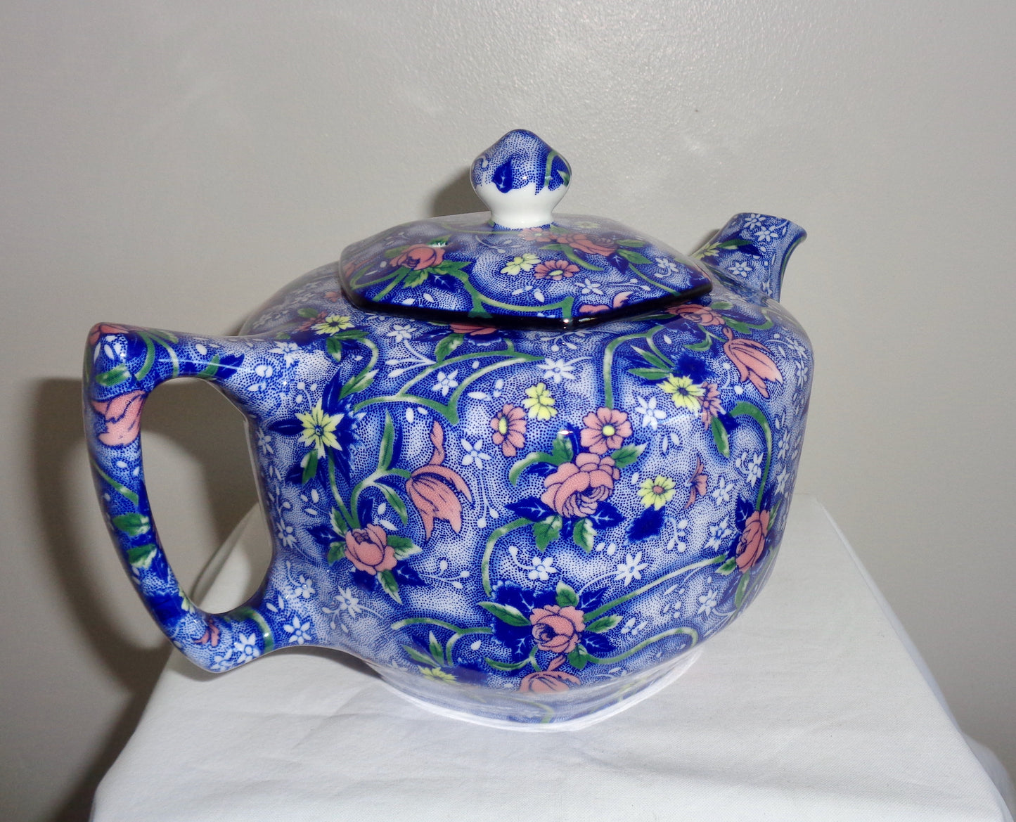 Vintage Ringtons Hector Blue Chintz Maling Replica Teapot