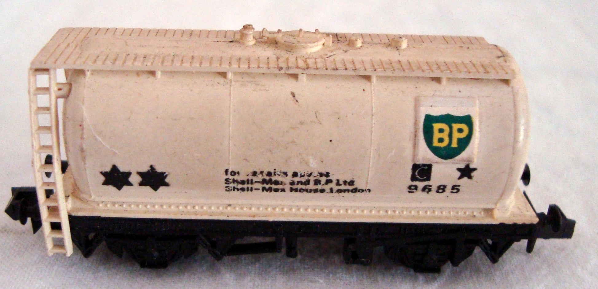 Vintage Peco N-Gauge Cream BP Tank Wagon