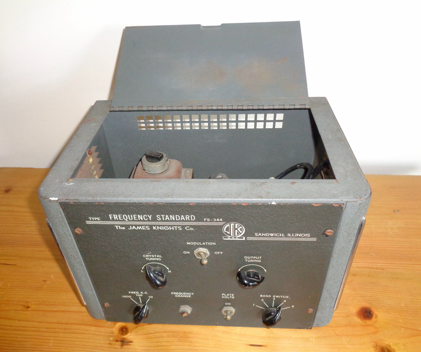 1940s The James Knight Company Frequency Standard FS344 In Need Of Restoration
