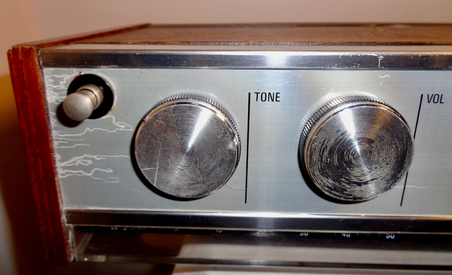 1970s Bush Merlin Model VTR 172 Portable Radio