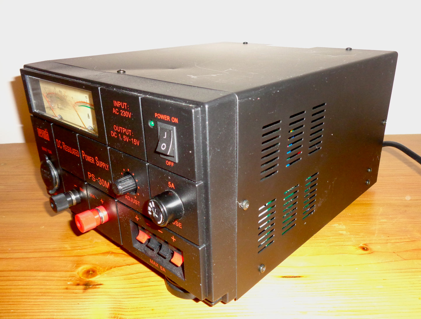 Nevada PS30M DC Regulated Power Supply Unit 25-30 Amp PSU 240V 50Hz