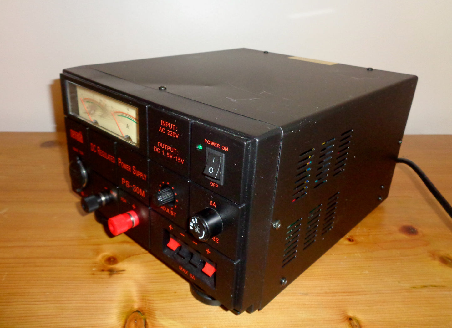 Nevada PS30M DC Regulated Power Supply Unit 25-30 Amp PSU 240V 50Hz