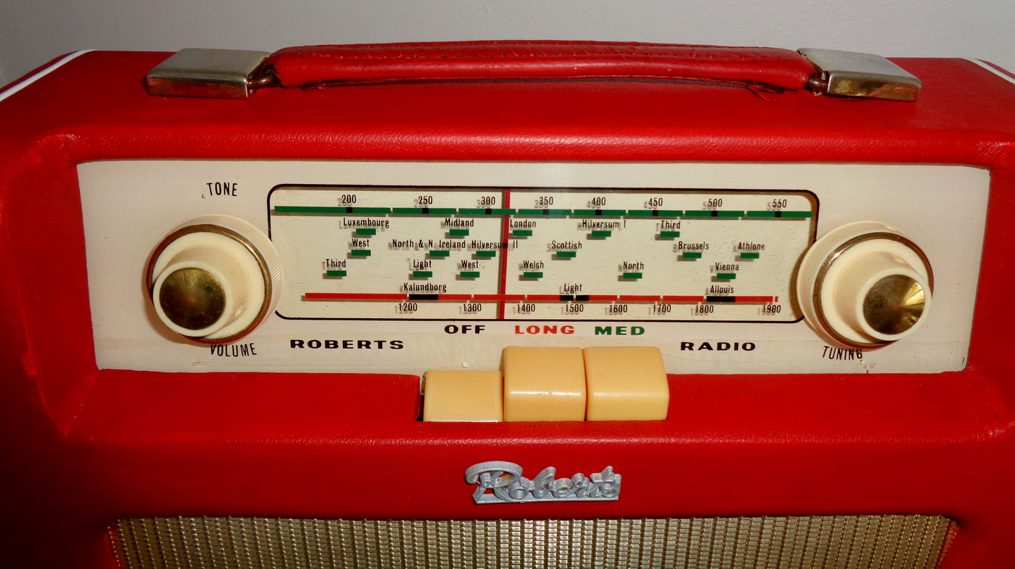 1960s Red Vintage Roberts MW LW RT7 Radio