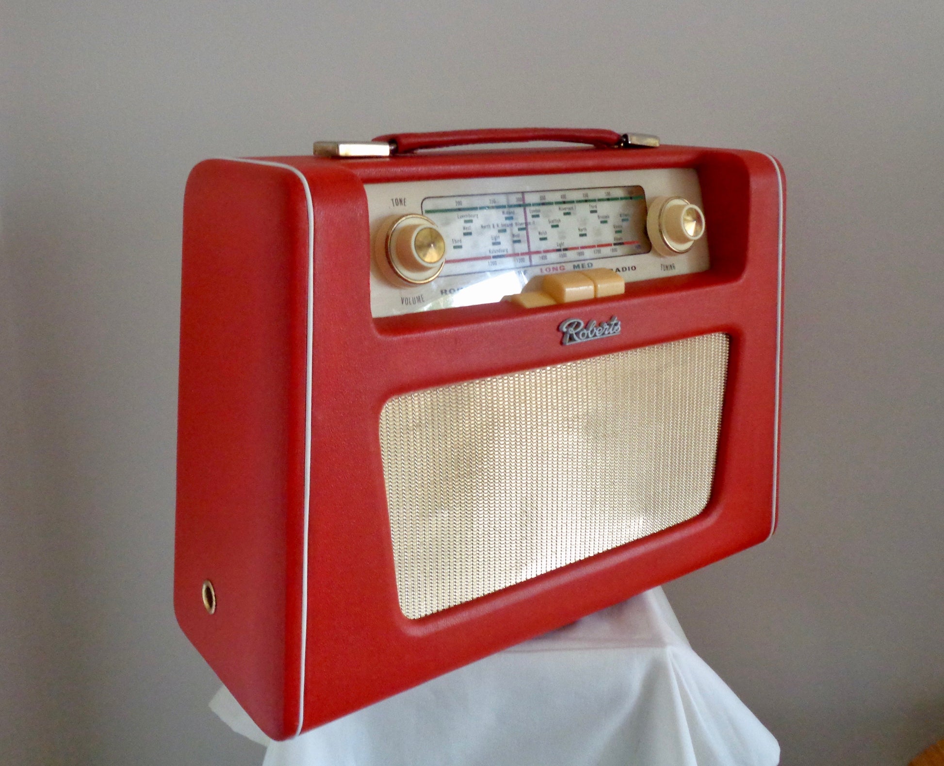 PHILIPS Portable Transistorradio (The Netherlands 1962)  Transistor radio  vintage, Vintage radio, Antique radio
