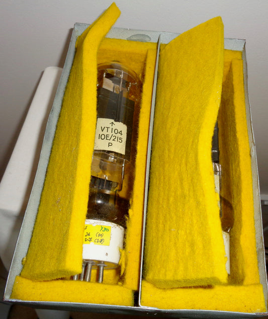 WW2 RAF Manby Metal Transit Case Holding PT15 (VT104) Pentode Valves
