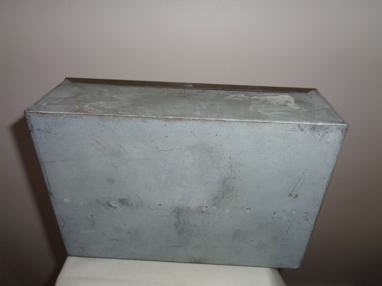 WW2 RAF Manby Metal Transit Case Holding PT15 (VT104) Pentode Valves