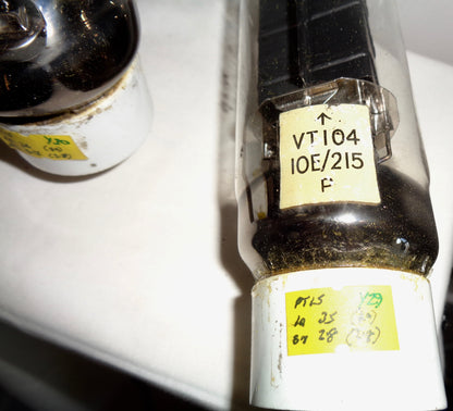 WW2 RAF Manby Metal Transit Case Holding PT15 (VT104) Pentode Valves