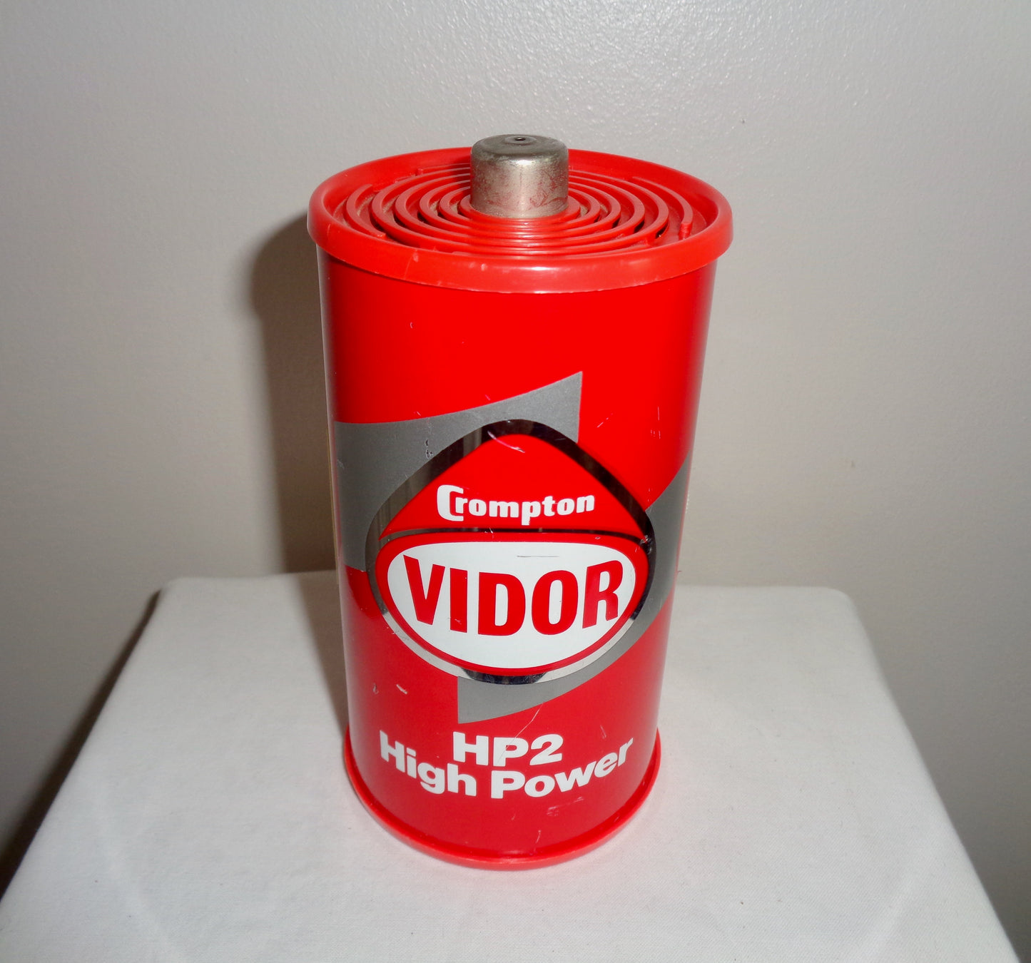 Novelty Transistor Radio In The Shape of a Crompton Vidor HP2 High Power Battery 