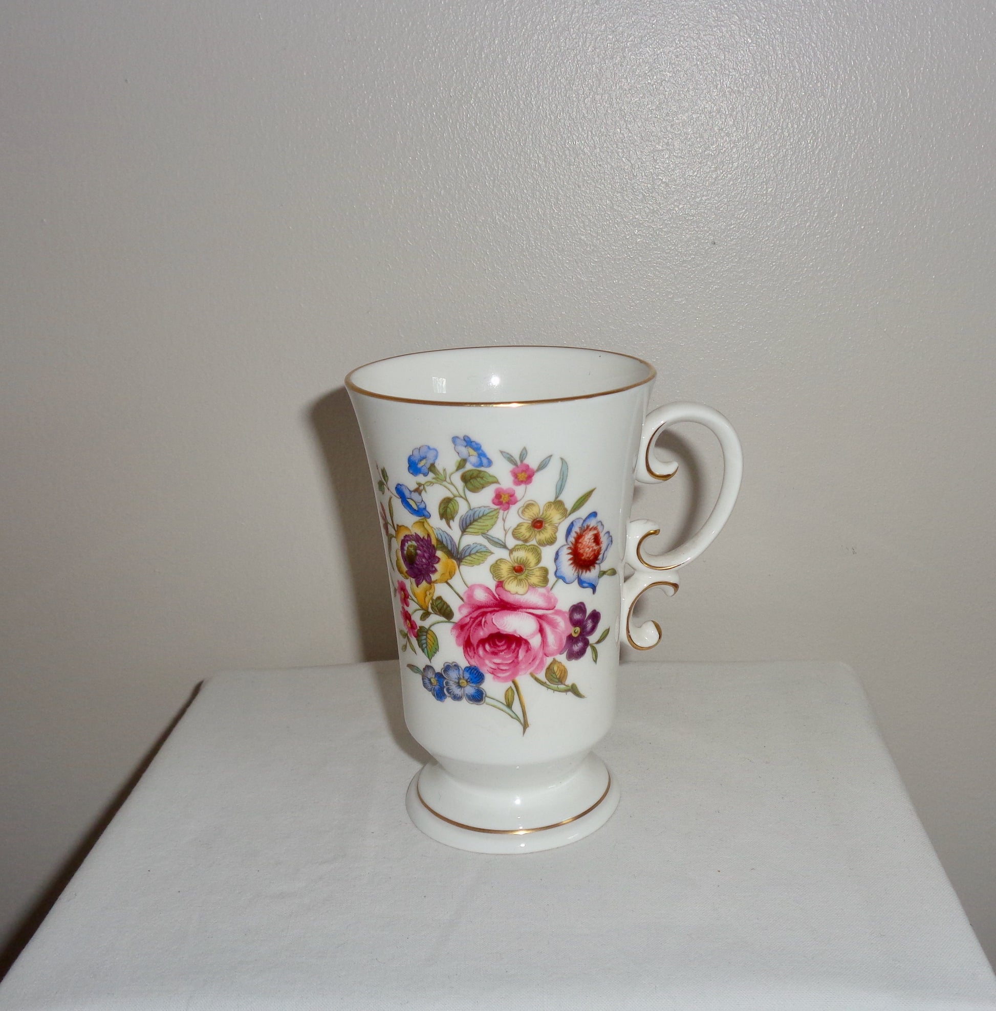1961 Royal Worcester Bournemouth Pattern Coffee Cup 