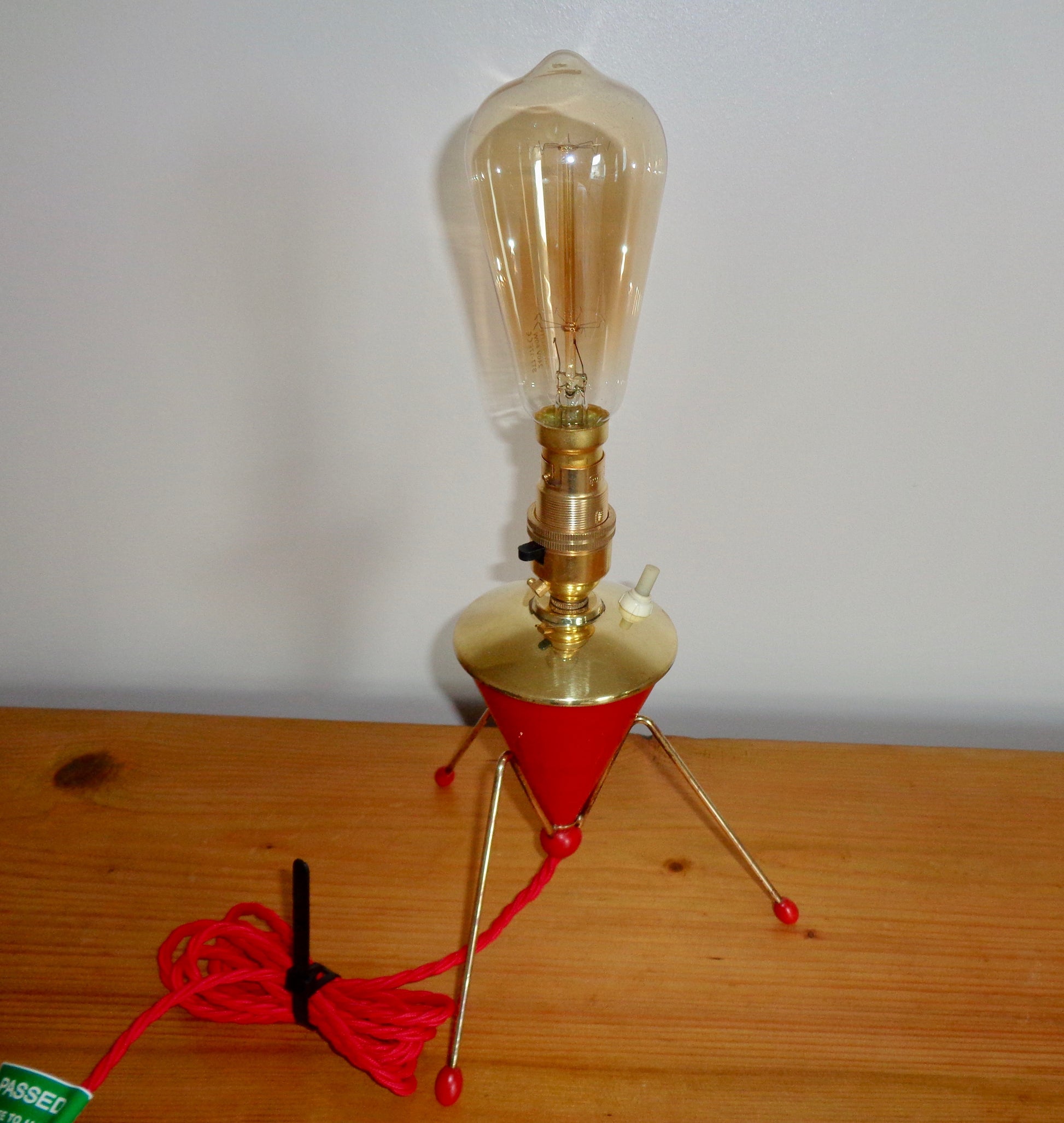 1950s Atomic Age Red Plastic & Brass Small Table Lamp – Mullard