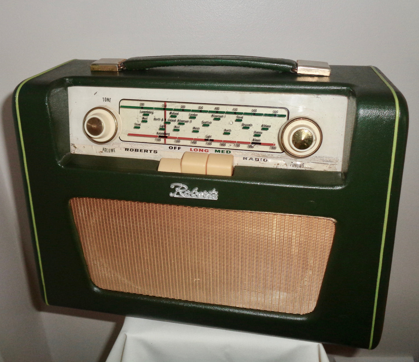 1960s Green Vintage Roberts MW LW RT7 Radio