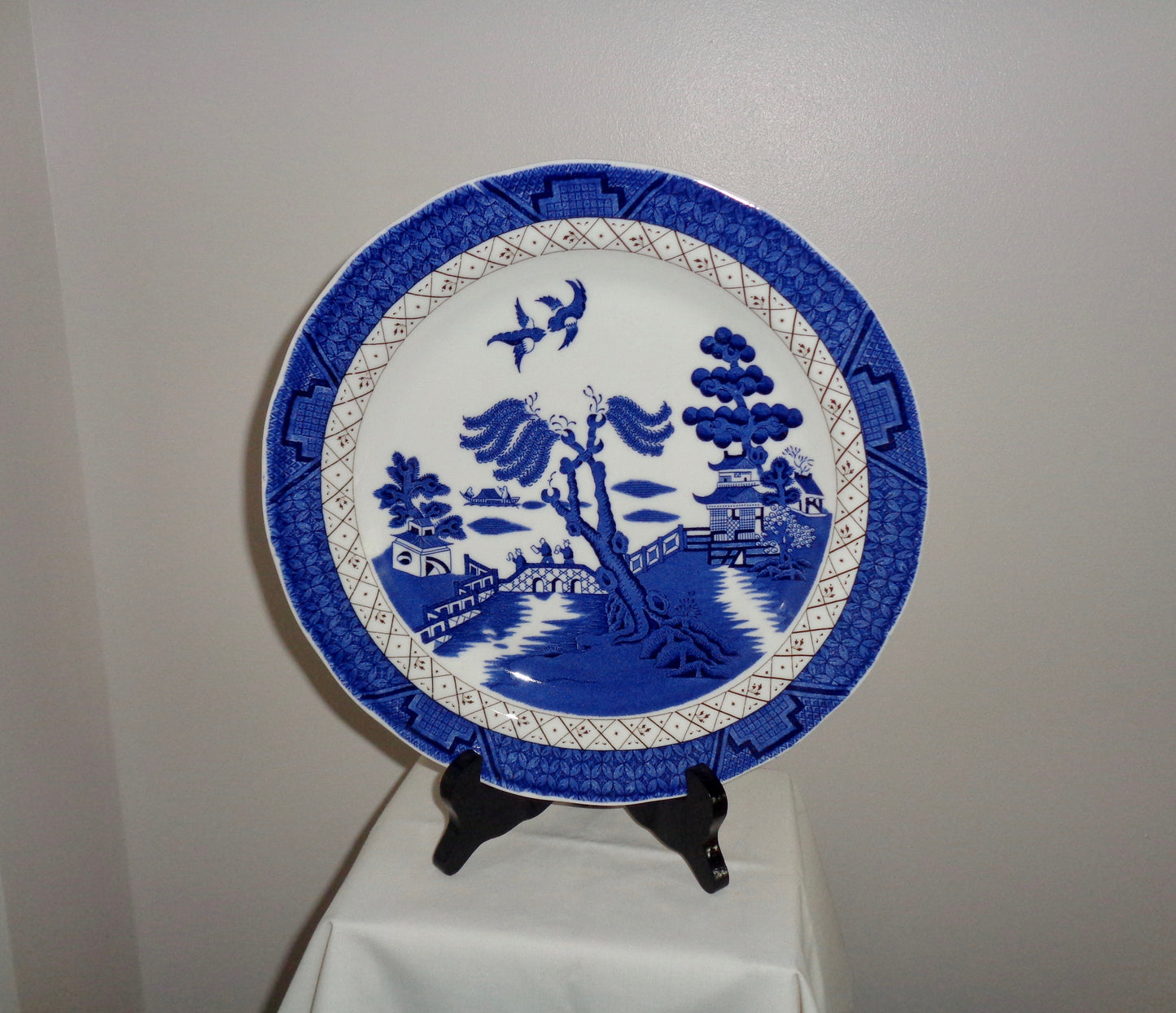 Set of Three Royal Doulton Dinner Plates Based On Booths Real Old Willow Majestic Collection