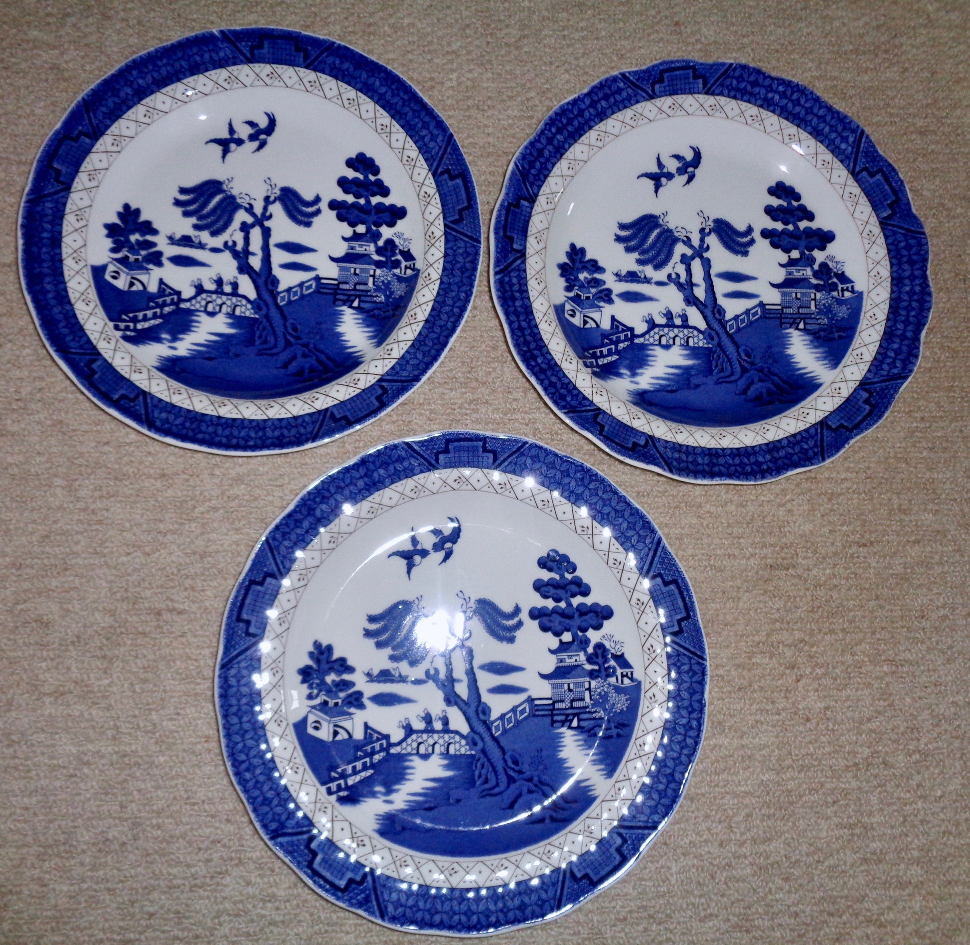 Set of Three Royal Doulton Dinner Plates Based On Booths Real Old Willow Majestic Collection 
