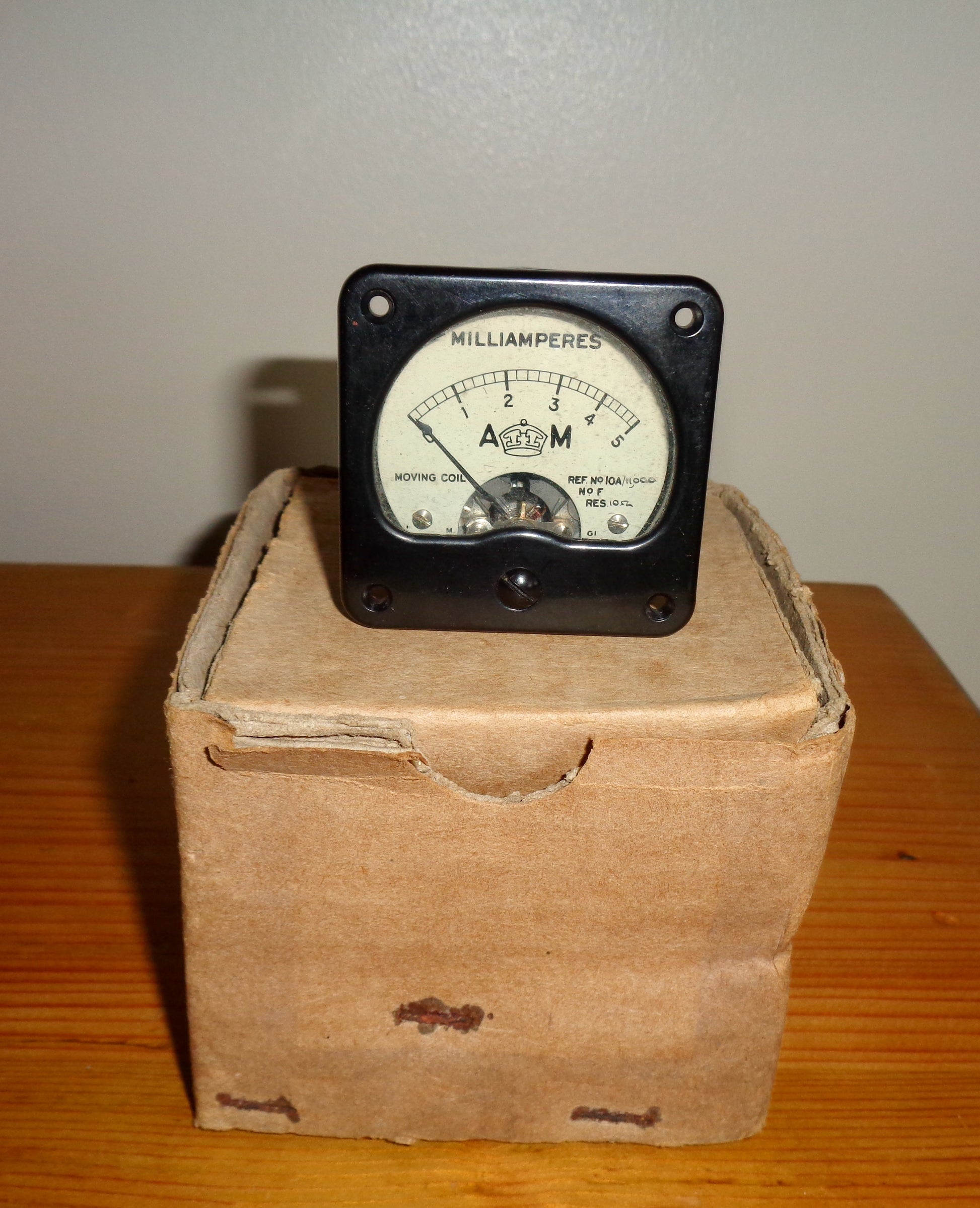 WW2 Air Ministry Moving Coil 5 Milliamp Ammeter In Original Cardboard Box