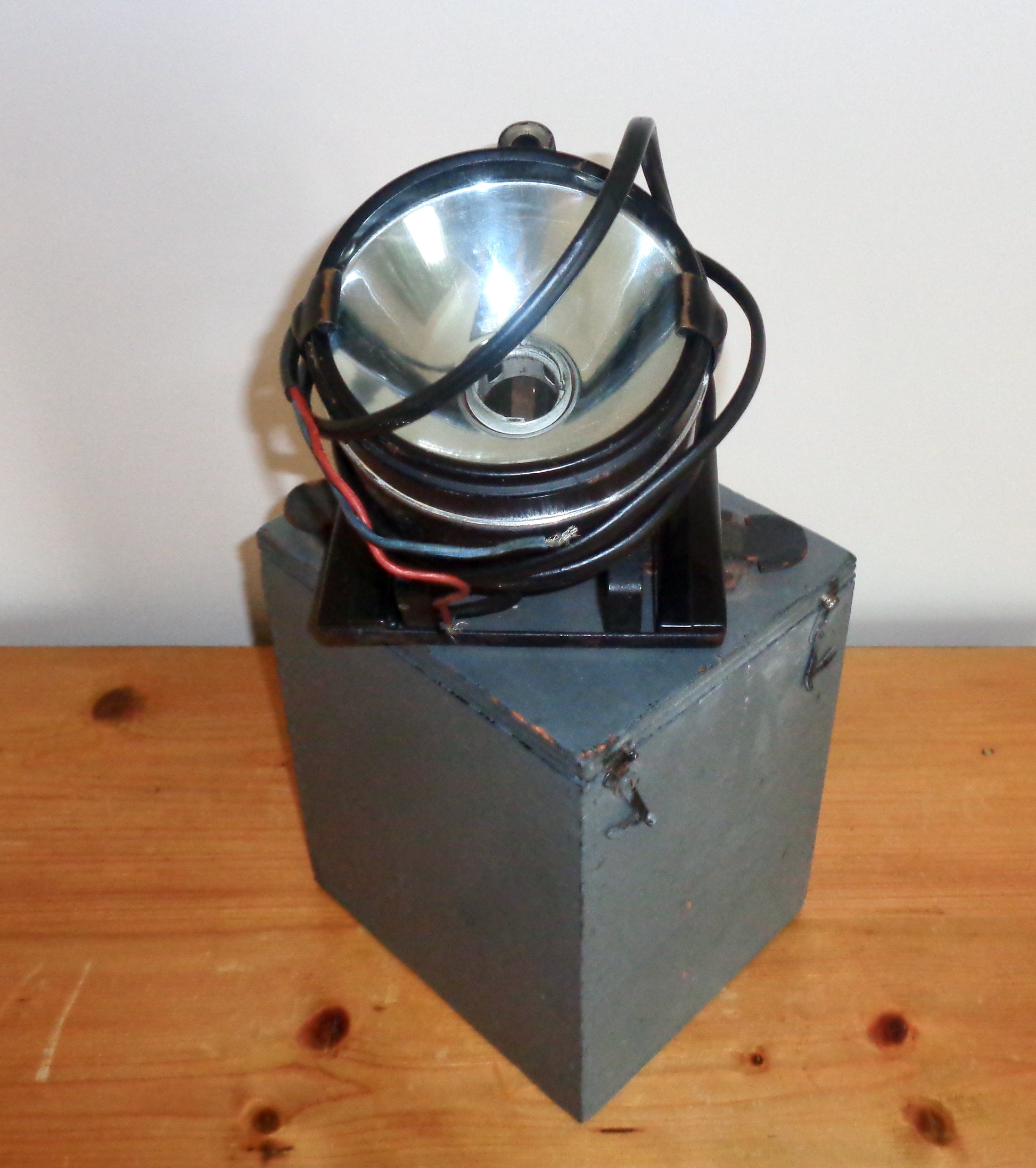 WW2 RAF Aldis Morse code Signalling Lamp B 5A/2334in its original grey wooden box