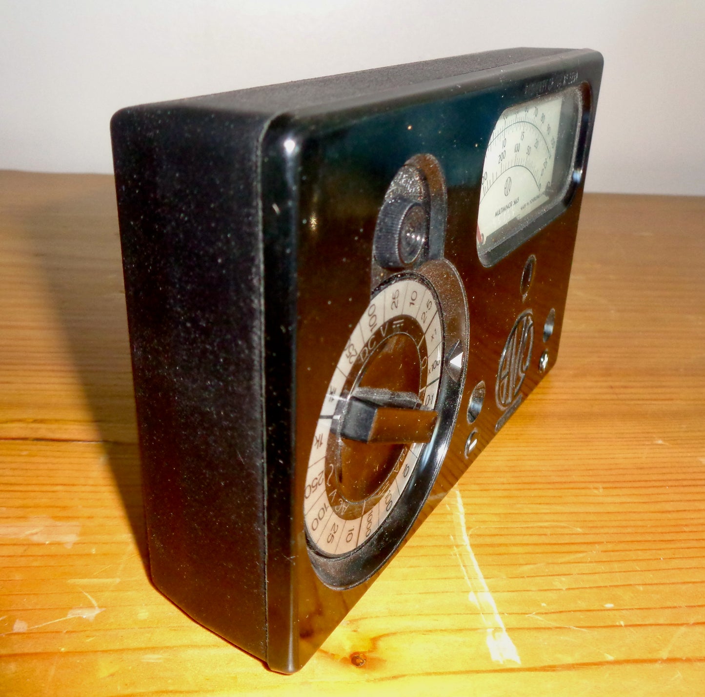 Vintage Bakelite Fronted AVO MultiMinor MK5 Multimeter. Ex BBC Equipment In Its Original Transit Case