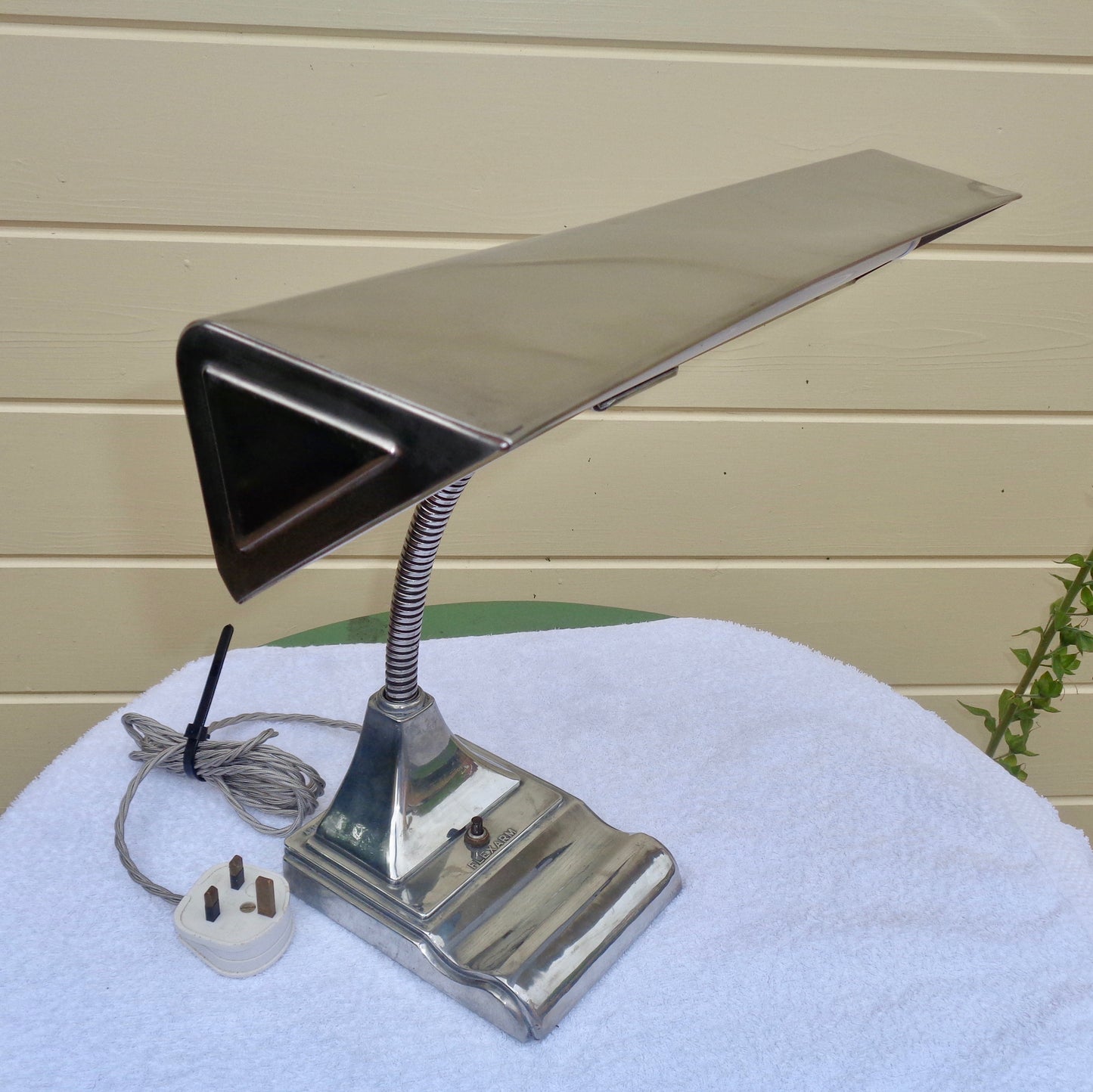 Vintage Fluorescent Flexarm Desk Lamp By The Art Speciality Co. Chicago