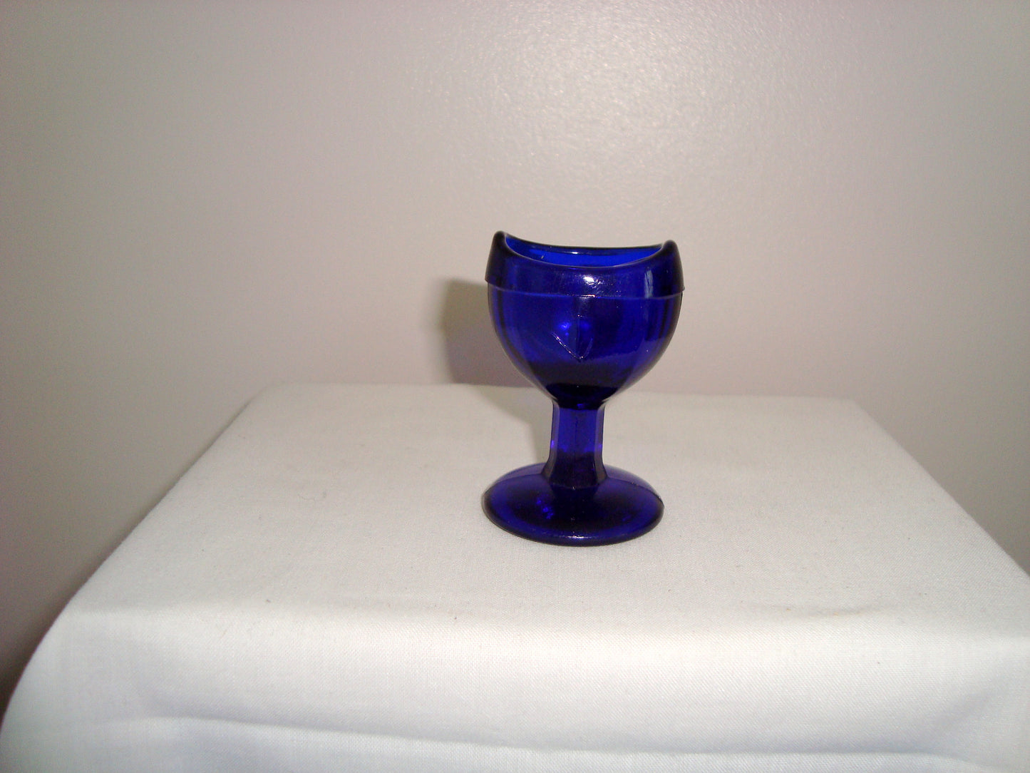 1920's Vintage Cobalt Blue Octagonal Pedestal Glass Eye bath