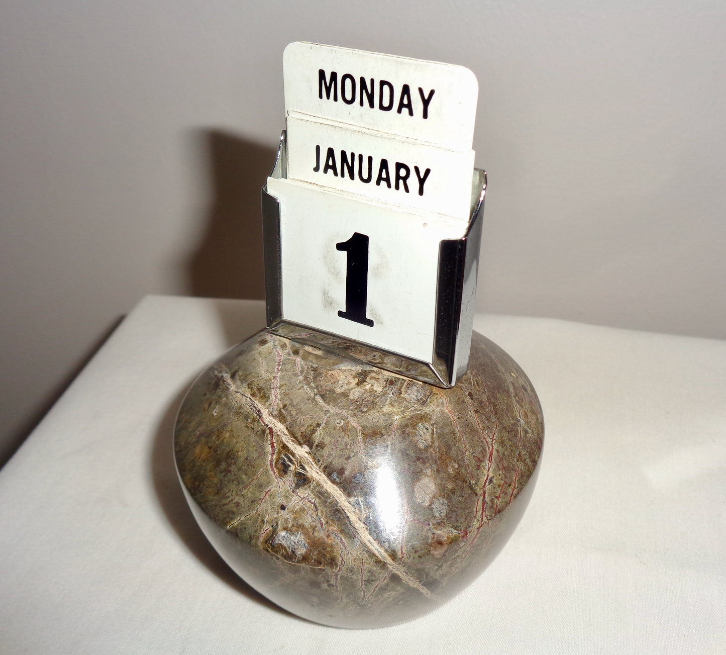 Cornish Serpentine Perpetual Day Desk Calendar