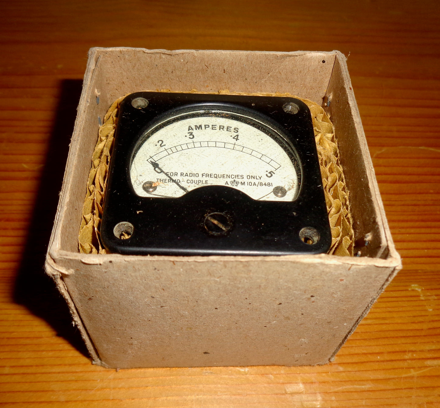 WW2 Air Ministry Moving Coil Weston 0.5 Amperes Ammeter In Original Cardboard Box