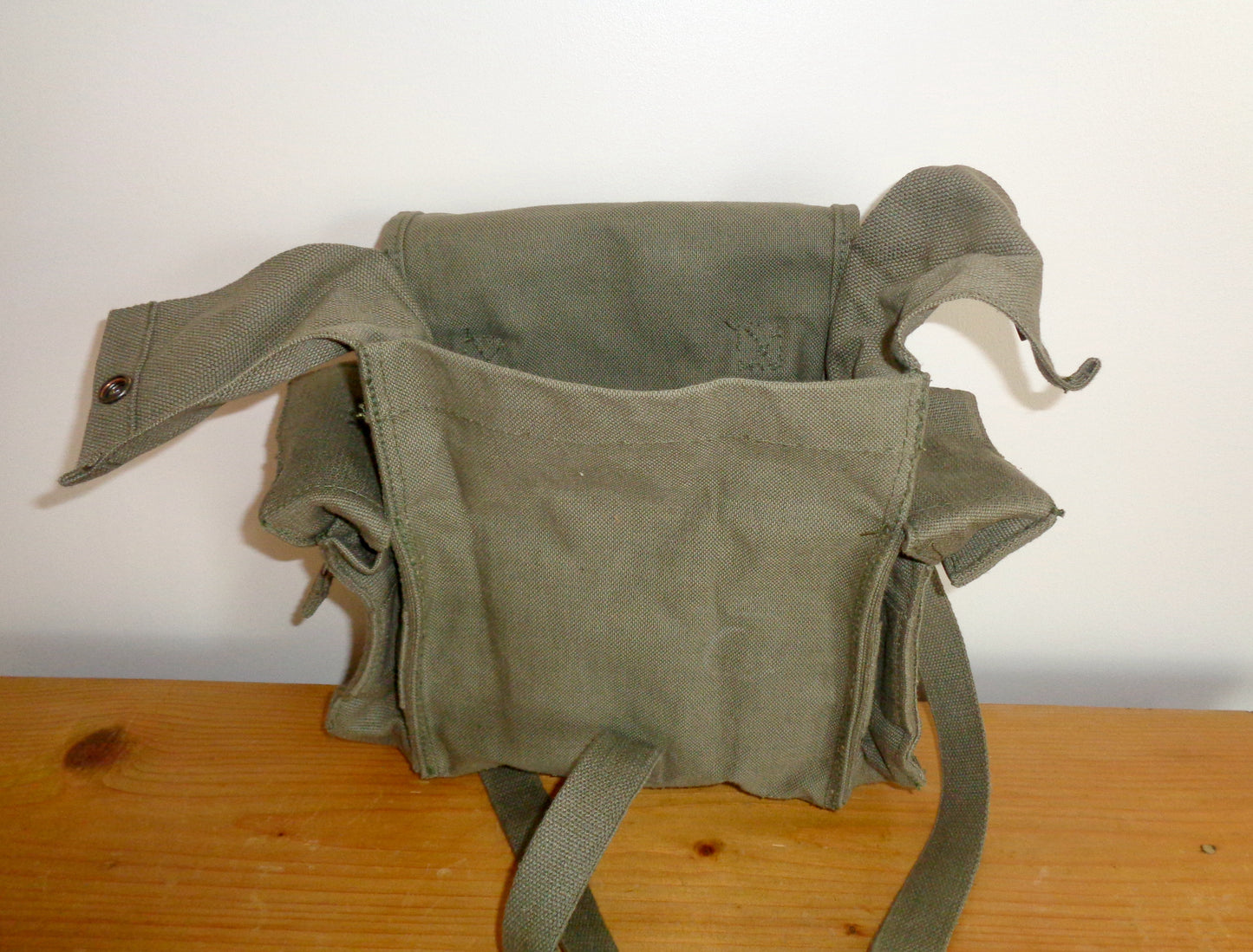 Vintage Military Canvas Shoulder Bag in Khaki Green With Side Pockets
