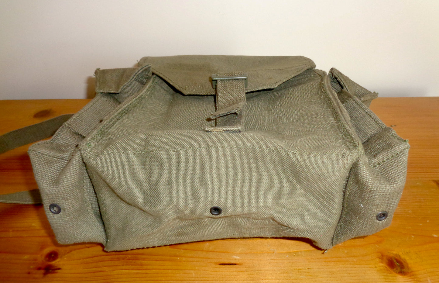Vintage Military Canvas Shoulder Bag in Khaki Green With Side Pockets