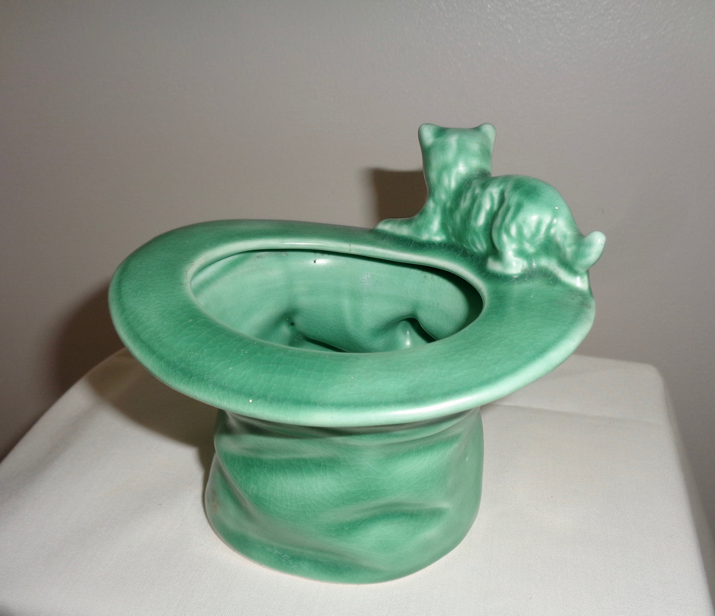 1940s SylvaC Green Model 1484 'Cat And Dog On Top Hat' Posy Vase