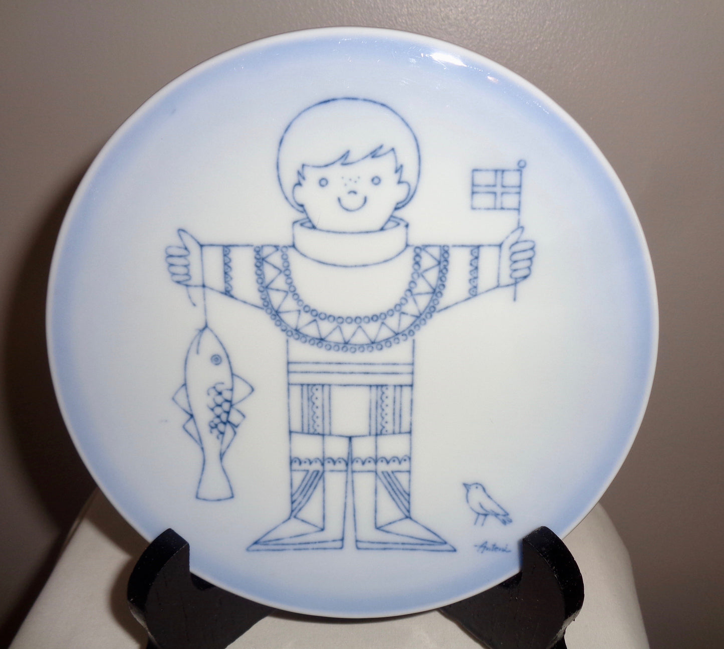 Bing & Grondahl 6" Wall Plate Inuit Boy and Fish 4904-949