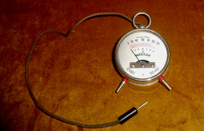 1930s Nassak Pocket Voltmeter Measuring 0-120 Volts