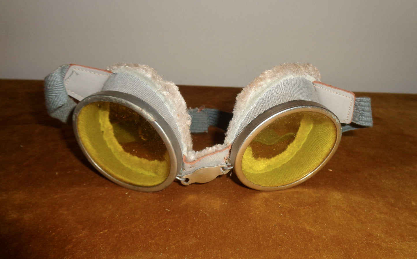 WW2 British Military MT Goggles With Yellow Tinted Round Lenses
