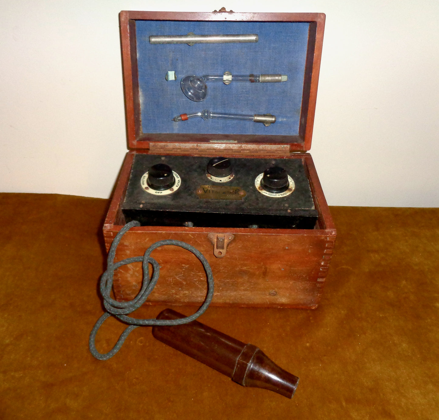 1930s Roger's Violet Ray Home Vitalator Antique Medical Electrotherapy Appliance