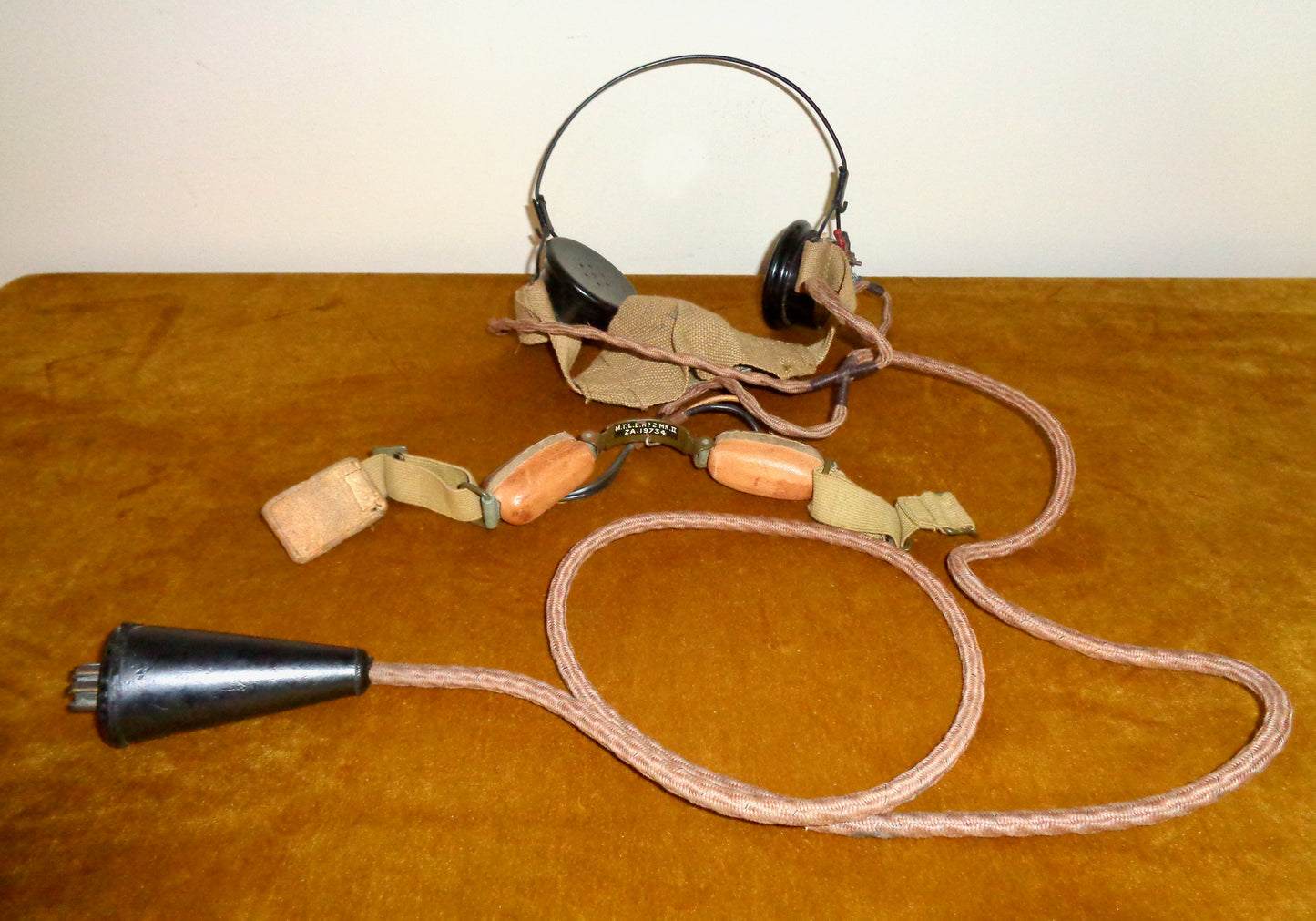 WW2 Wireless Set 46 / WS46 Microphones and receivers headgear no.5 ZA 14307