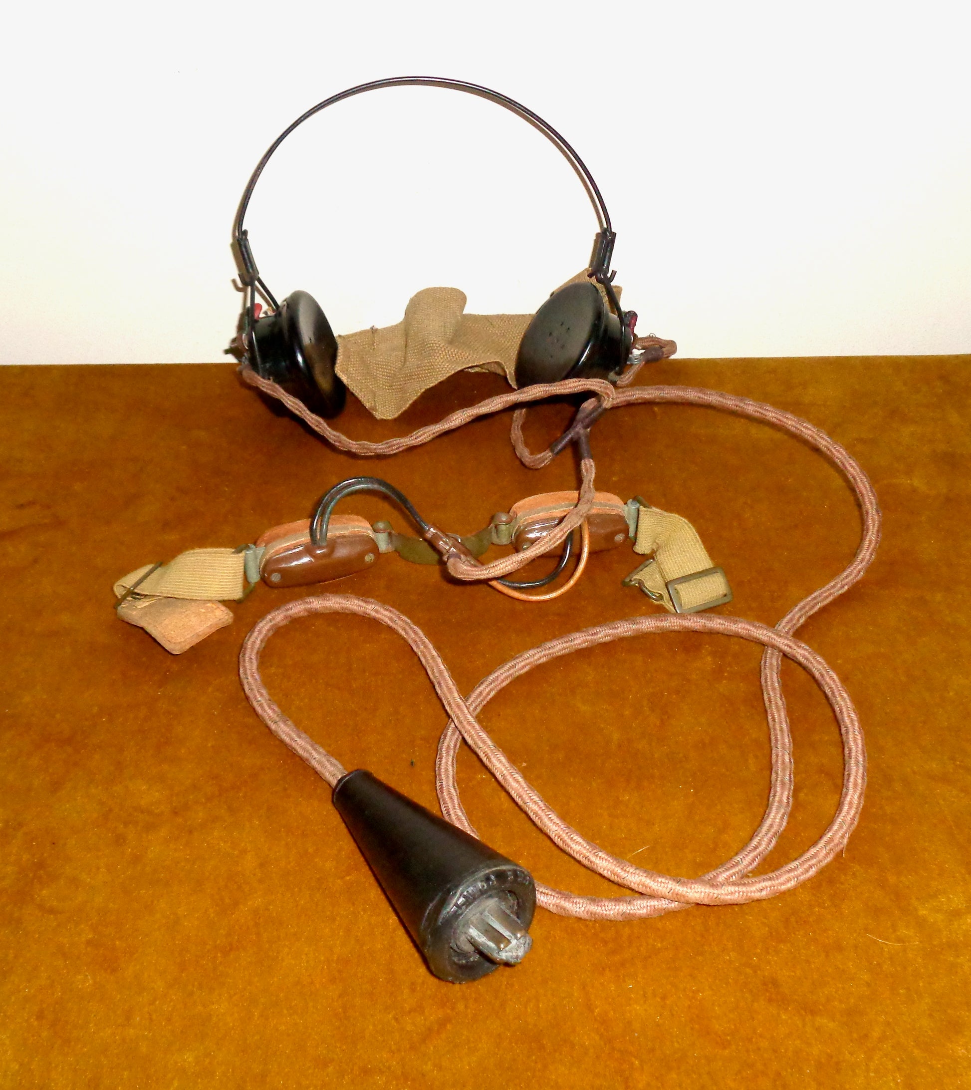 WW2 Wireless Set 46 / WS46 Microphones and receivers headgear no.5 ZA 14307