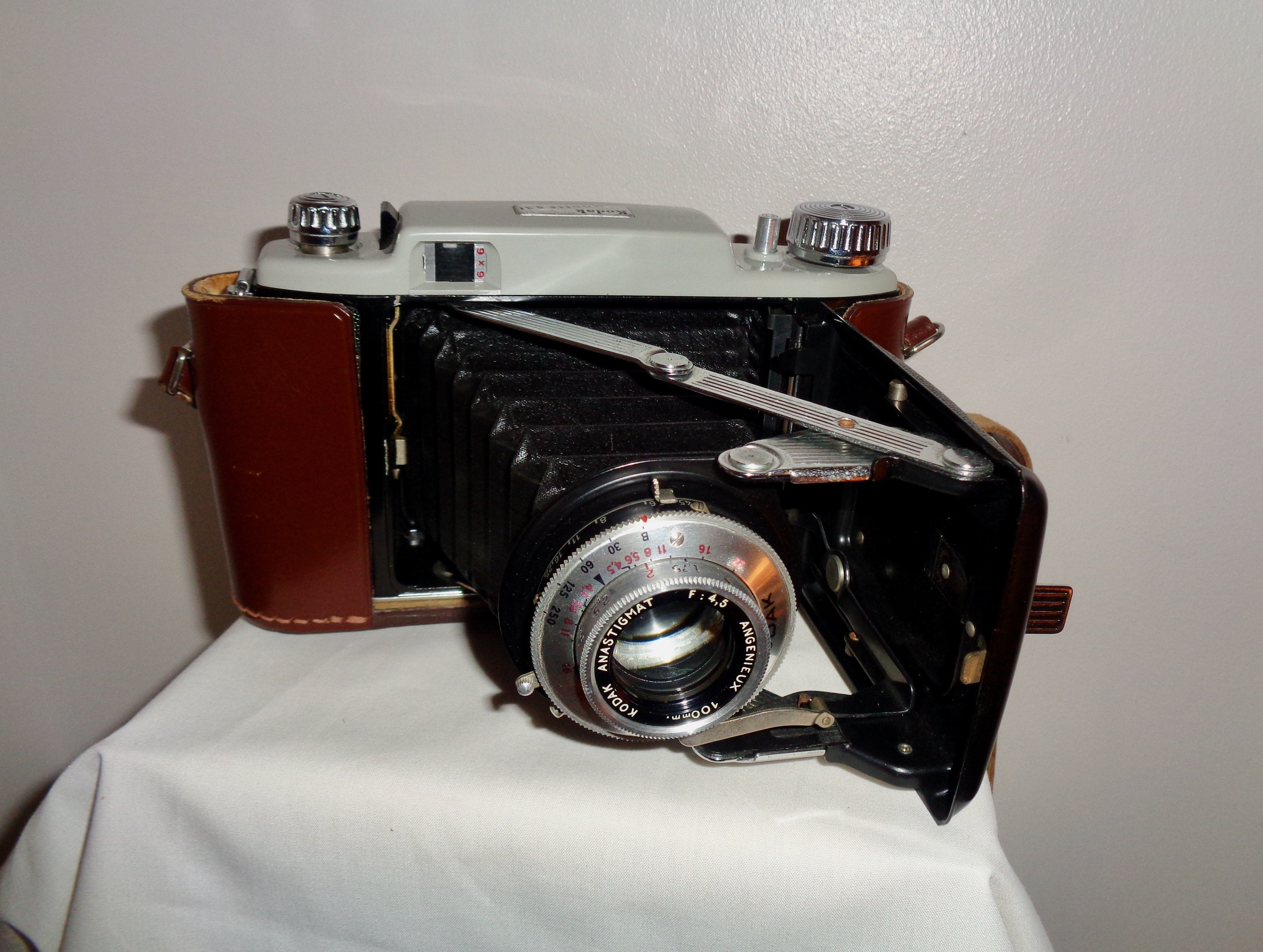 1950s Kodak 620 Model B31 Medium Format Roll Film Camera – Mullard ...