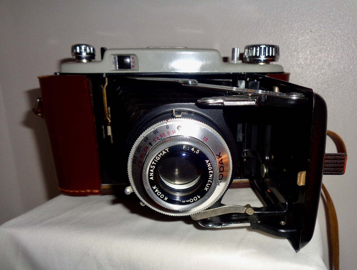 1950s Kodak 620 Model B31 Medium Format Roll Film Camera