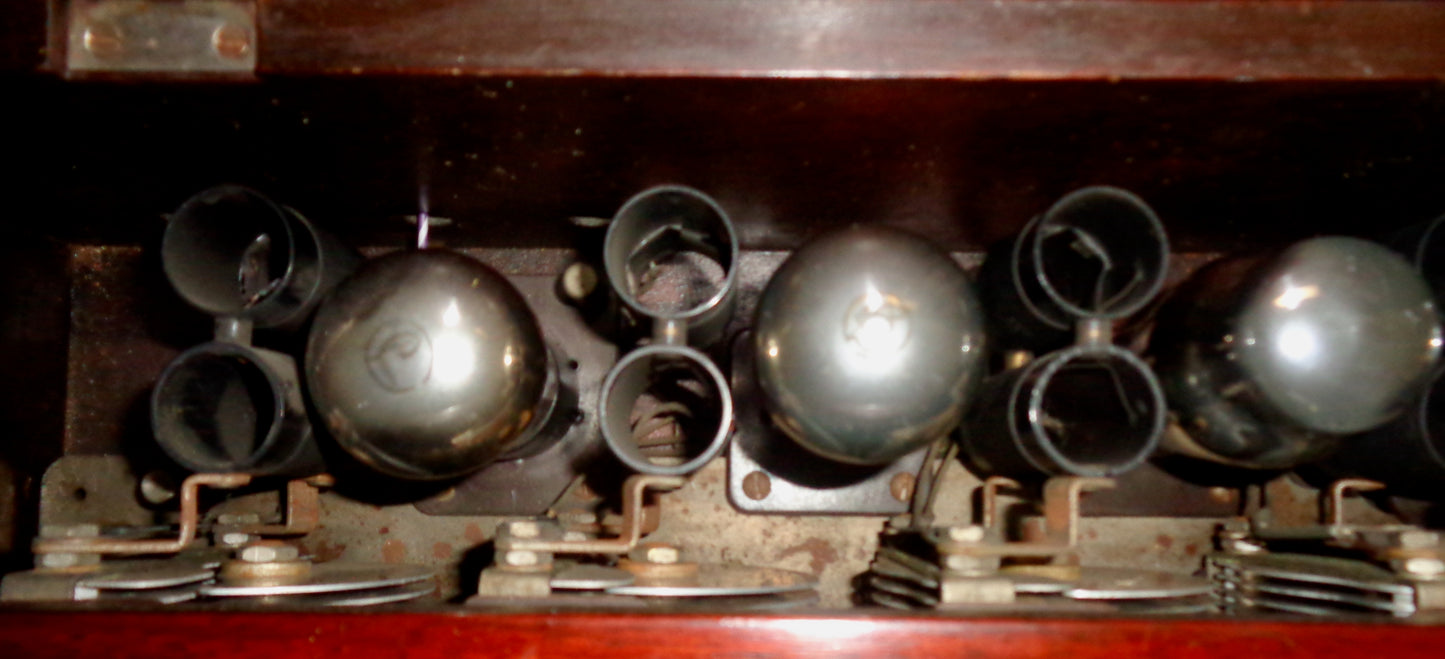1927 Atwater Kent Valve Radio Receiving Set Table Model 33