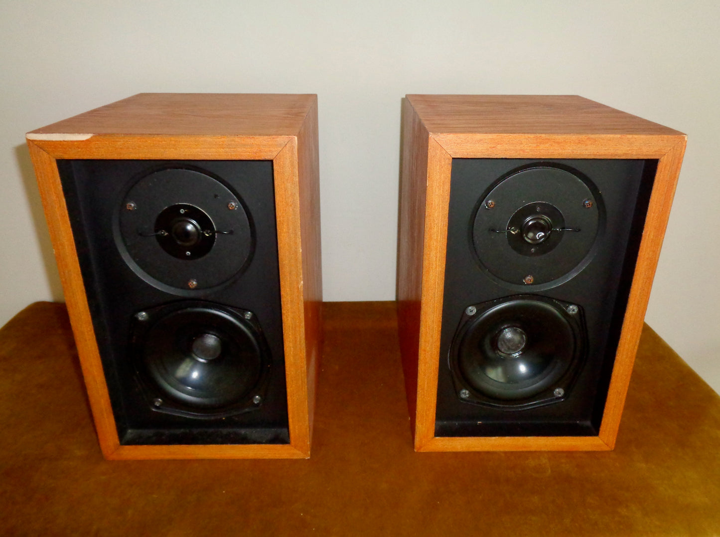 1970s LS3/5A Clone HiFi Speakers With KEF Drive Units