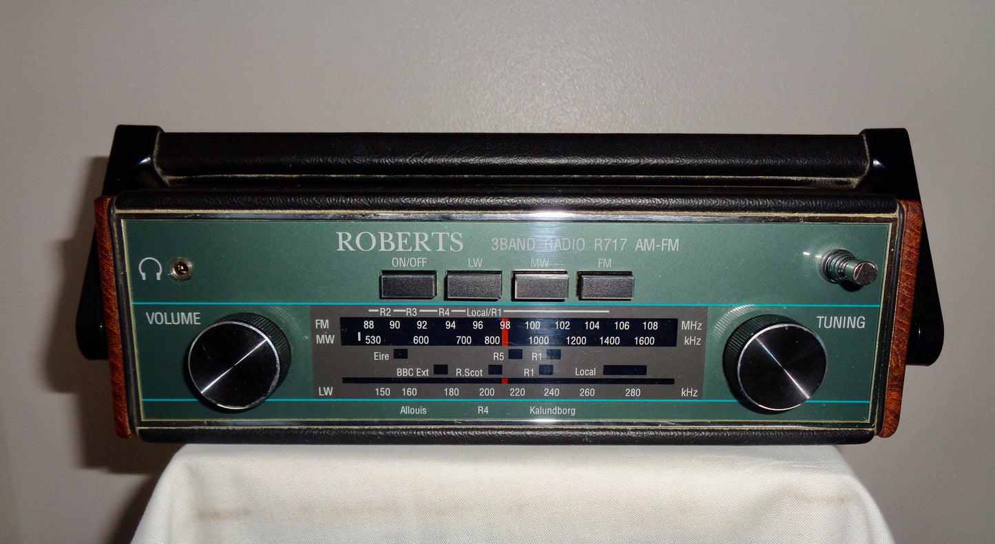 Vintage R717 Roberts Radio In Original Black Leatherette